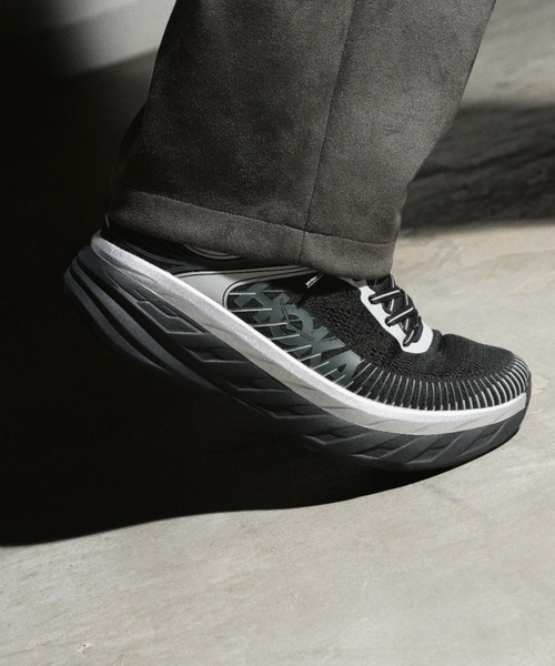 HOKA(ホカ)の「BONDI 7 1110518-BKSTR(スニーカー・メンズ・ブラック・28.0cm/27.5cm/27.0cm/26.5cm/25.0cm/25.5cm/30.0cm/29.0cm/28.5cm/26.0cm)」の2枚目の写真