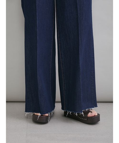Mila Owen（ミラオーウェン）の「玉縁ポケットセミフレアデニムパンツ（デニムパンツ・レディース・ライトブルー/インディゴブルー/ベージュ・00/2/1/0）」の12枚目の写真