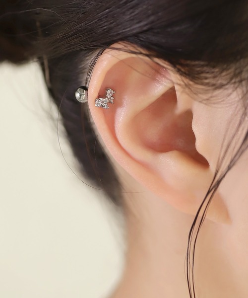 Solo Pierce】[ セカンドピアス]Ptブルーダイヤモンドハーフピアス