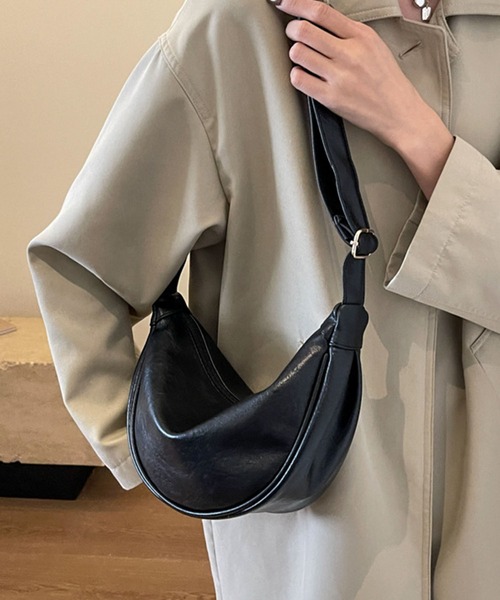 lulufa(ルルファ)の「PUレザー ハーフムーンショルダーバッグ(ショルダーバッグ・レディース・ブラウン/キャメル/ブラック・FREE)」の4枚目の写真