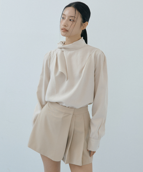 LUCIR ZU(ルシールズ)の「Ribbon Silky Blouse (beige)(シャツ/ブラウス・レディース・その他・FREE)」の1枚目の写真