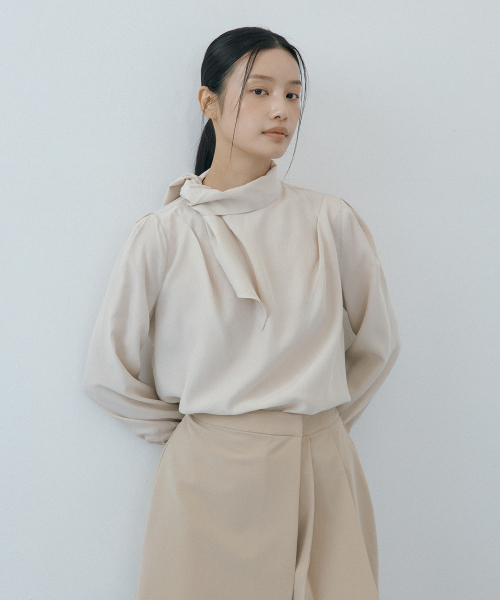 LUCIR ZU(ルシールズ)の「Ribbon Silky Blouse (beige)(シャツ/ブラウス・レディース・その他・FREE)」の3枚目の写真
