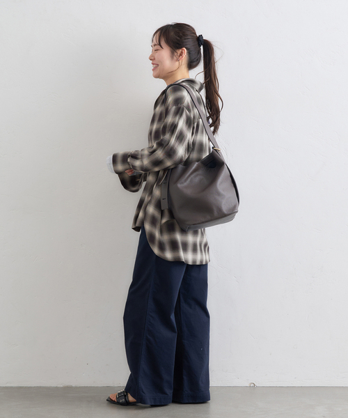 U by SPICK&SPAN（ユーバイスピックアンドスパン）の「CAMIRABLE ビッグシャツ（シャツ/ブラウス・レディース・ネイビー/サックスブルー・FREE）」の16枚目の写真