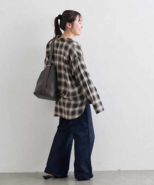 U by SPICK&SPAN（ユーバイスピックアンドスパン）の「CAMIRABLE ビッグシャツ（シャツ/ブラウス・レディース・ネイビー/サックスブルー・FREE）」の18枚目の写真