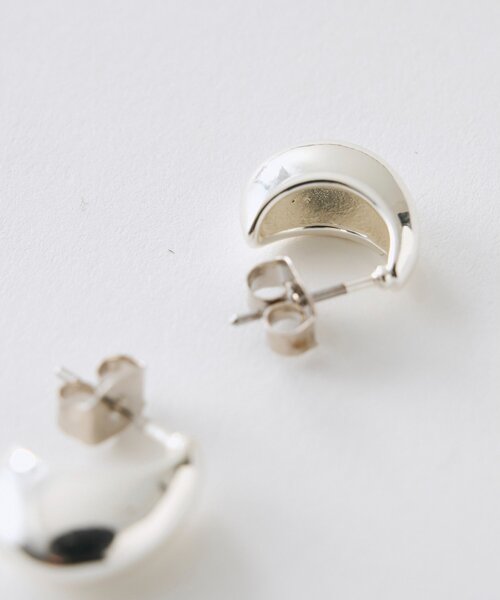 THE PAUSE(ザ ポーズ)の「【THE PAUSE】カーブピアス(ピアス(両耳用)・レディース・ゴールド/シルバー・FREE)」の7枚目の写真