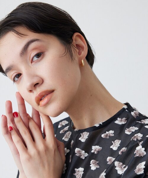 THE PAUSE(ザ ポーズ)の「【THE PAUSE】カーブピアス(ピアス(両耳用)・レディース・ゴールド/シルバー・FREE)」の3枚目の写真