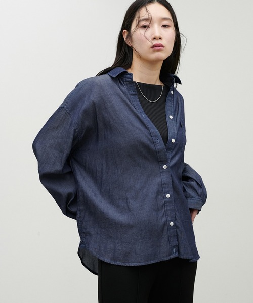 LARUTA（ラルータ）の「【LARUTA】シアーデニムシャツ（シャツ/ブラウス・レディース・ブルー/ブルー系その他・FREE）」の2枚目の写真