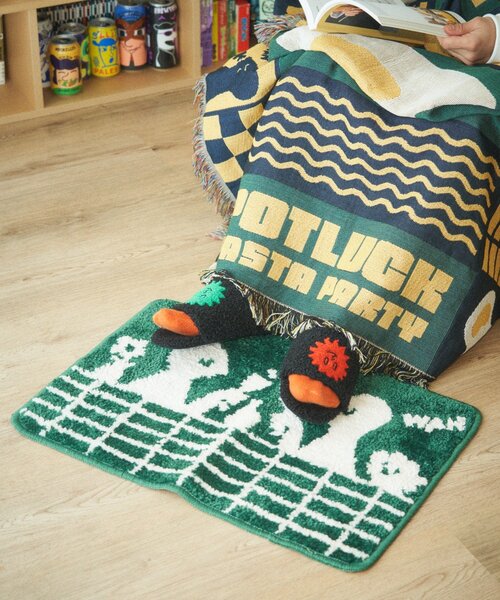 BIRTHDAY BAR（バースデイバー）の「【クリエイター「FLINT MASON」× BIRTHDAY BAR 初コラボ！】POTLUCK PASTA PARTYフロアマット（ラグ/マット・レディース・グリーン・0）」の2枚目の写真