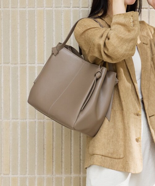 gemeil（ジェムイル）の「ポーチSETノットハンドルトートバッグ(PT-363)（トートバッグ・レディース・グレイッシュベージュ/ブラック・FREE）」の17枚目の写真