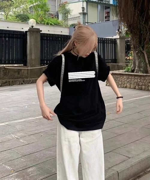 lilful(リルフル)の「【26年春夏新作】フロントプリント オーバーサイズ半袖Tシャツ(Tシャツ/カットソー・レディース・ブラック・F)」の3枚目の写真