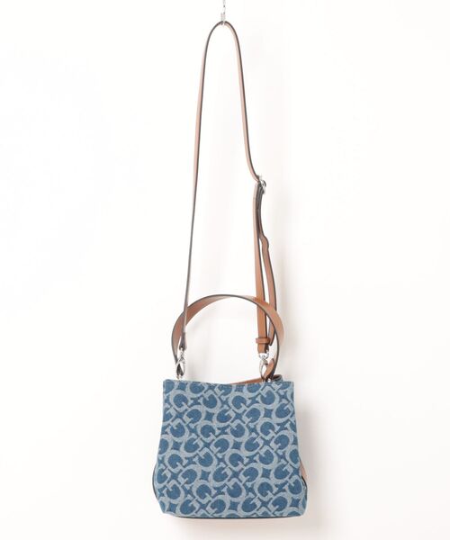 Guess(ゲス)の「【GUESS】ゲス WELLS CROSSBODY BUCKET ショルダーバッグ(ショルダーバッグ・レディース・ブルー系その他・FREE)」の5枚目の写真