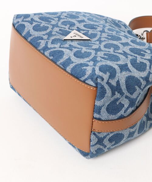 Guess(ゲス)の「【GUESS】ゲス WELLS CROSSBODY BUCKET ショルダーバッグ(ショルダーバッグ・レディース・ブルー系その他・FREE)」の4枚目の写真