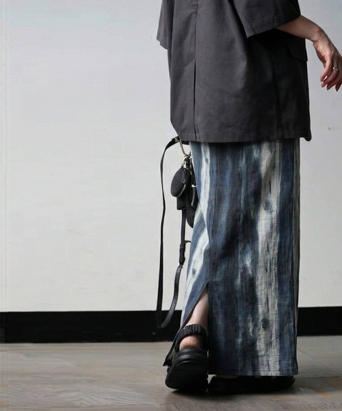 antiqua(アンティカ)の「水彩柄 ロングスカート(スカート・レディース・ブルー・ONESIZE)」の5枚目の写真