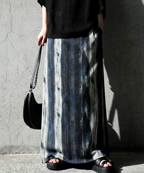 antiqua(アンティカ)の「水彩柄 ロングスカート(スカート・レディース・ブルー・ONESIZE)」の7枚目の写真