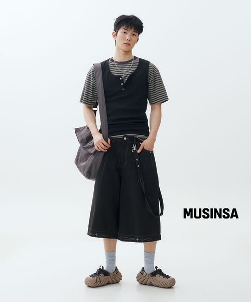 WKNDRS（ウィーキャンドース）の「[KOIN SEOUL] DAMAGED STRIPED T-SHIRT (KHAKI)（Tシャツ/カットソー・レディース・その他・SMALL/MEDIUM/LARGE/X-LARGE）」の6枚目の写真