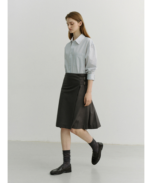 DUNST(ダンスト)の「UNISEX OVERSIZED STRIPED SHIRT_UDSH6A104_MISTY BLUE STRIPE(シャツ/ブラウス・レディース・スカイブルー・X-SMALL/SMALL/MEDIUM/LARGE/X-LARGE)」の2枚目の写真