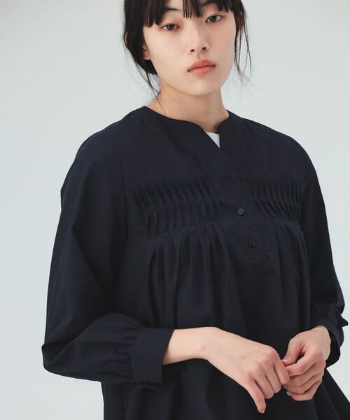 BEAMS HEART(ビームスハート)の「変形タック ノーカラー ブラウス(シャツ/ブラウス・レディース・その他/その他3/ネイビー/その他2・FREE)」の2枚目の写真