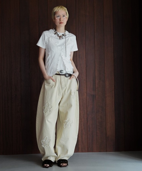 chuclla（チュクラ）の「フラワーモチーフバルーンデニム chw26s228（デニムパンツ・レディース・アイボリー/ブルー・L/S/M）」の10枚目の写真