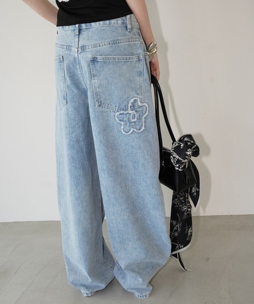 chuclla（チュクラ）の「フラワーモチーフバルーンデニム chw26s228（デニムパンツ・レディース・アイボリー/ブルー・L/S/M）」の16枚目の写真