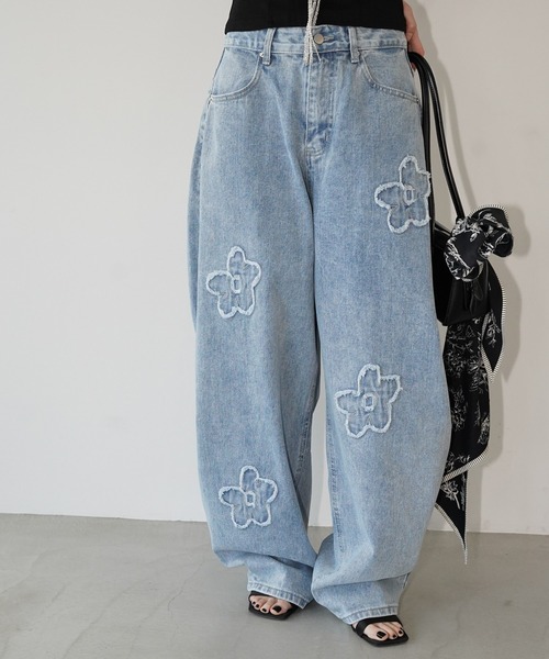 chuclla（チュクラ）の「フラワーモチーフバルーンデニム chw26s228（デニムパンツ・レディース・アイボリー/ブルー・L/S/M）」の11枚目の写真