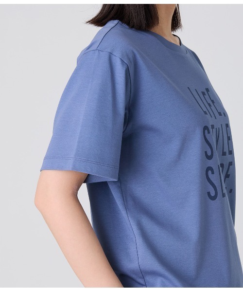 Park Slope NEWYORKER（パークスロープニューヨーカー）の「【滑らかな肌触り・着回し】LETTERING グラフィックTシャツ（Tシャツ/カットソー・レディース・ブルー・M/L）」の6枚目の写真