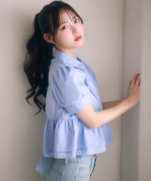 TITTY&CO.（ティティーアンドコー）の「ビジューリボンぺプラムブラウス（シャツ/ブラウス・レディース・ブルー/ホワイト・FREE）」の12枚目の写真