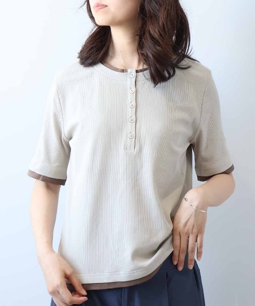 leswel(レスウェル)の「【M/L】バイカラーレイヤードライクヘンリーネックTシャツ(Tシャツ/カットソー・レディース・ブラック/ブラウン/クリーム/ベージュ/イエロー・M/L)」の4枚目の写真