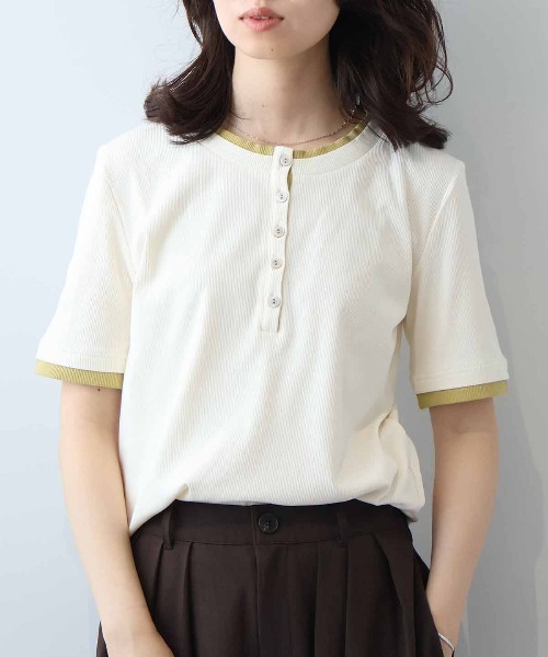 leswel(レスウェル)の「【M/L】バイカラーレイヤードライクヘンリーネックTシャツ(Tシャツ/カットソー・レディース・ブラック/ブラウン/クリーム/ベージュ/イエロー・M/L)」の5枚目の写真