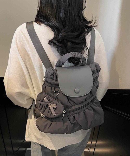VIBGYOR(ヴィブジョー)の「Liaa/ミニポーチ付き くしゅくしゅ リュック A18791(バックパック/リュック・レディース・グレー/ブラック/ベージュ・FREE)」の2枚目の写真