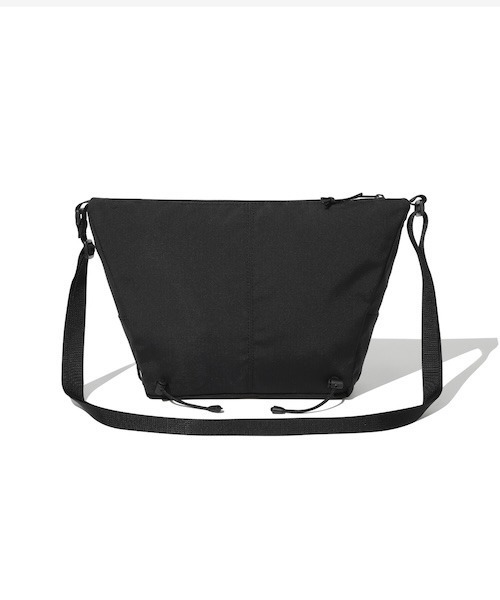 COVERNAT（カバーナット）の「LIGHTWEIGHT SACOCHE BAG（ショルダーバッグ・メンズ・パープル/ネイビー/ブラック・FREE）」の6枚目の写真