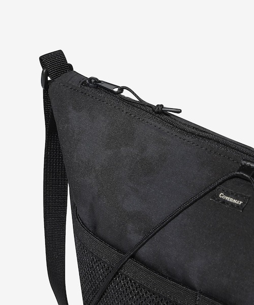 COVERNAT（カバーナット）の「LIGHTWEIGHT SACOCHE BAG（ショルダーバッグ・メンズ・パープル/ネイビー/ブラック・FREE）」の16枚目の写真