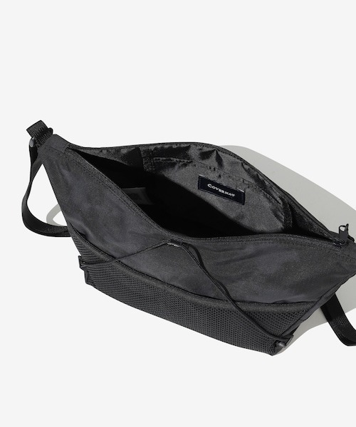 COVERNAT（カバーナット）の「LIGHTWEIGHT SACOCHE BAG（ショルダーバッグ・メンズ・パープル/ネイビー/ブラック・FREE）」の19枚目の写真