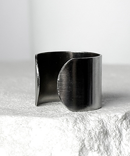 BLESSED BULLET(ブレスドブレッド)の「ブレッシド-15mm フラットシンプルオープンリング(リング・レディース・シルバー・11/12/13/14/15 /16/17/18/19)」の3枚目の写真