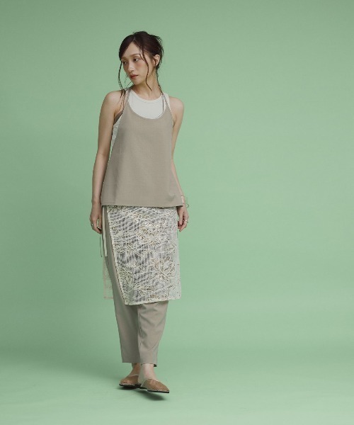 W:Huku(フーク)の「【W:Huku / シルキーサマーツイル】ホルターネック キャミソール / Silky Summer Twill Halter-Neck Camisole(キャミソール・レディース・ブラック/ベージュ/グレー・FREE)」の4枚目の写真