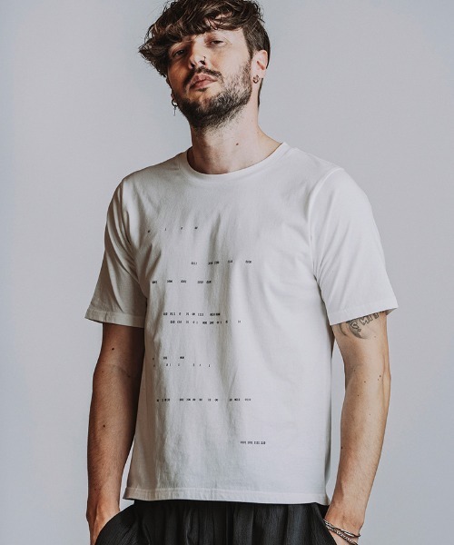 NO ID.(ノーアイディ)の「mt10529- Binary numberプリントT Tシャツ(858006-490T)(Tシャツ/カットソー・メンズ・ブラック/ホワイト・2/1)」の13枚目の写真