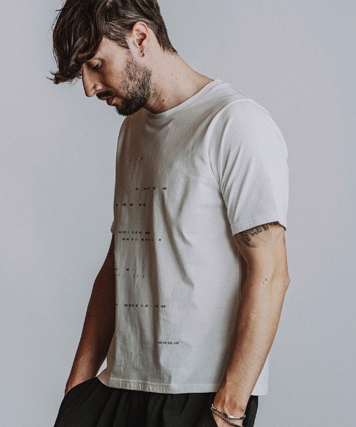 NO ID.(ノーアイディ)の「mt10529- Binary numberプリントT Tシャツ(858006-490T)(Tシャツ/カットソー・メンズ・ブラック/ホワイト・2/1)」の15枚目の写真