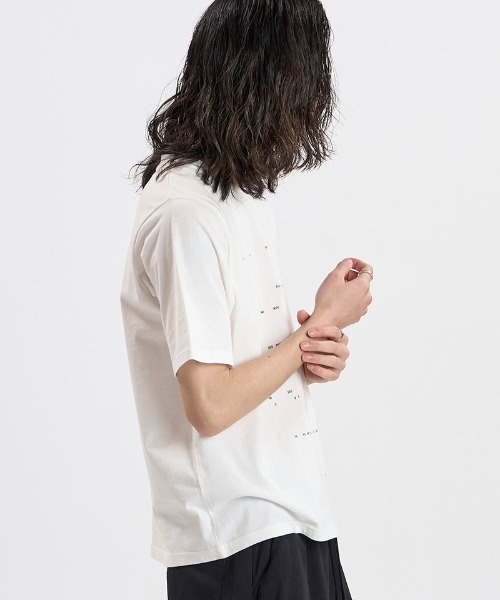NO ID.(ノーアイディ)の「mt10529- Binary numberプリントT Tシャツ(858006-490T)(Tシャツ/カットソー・メンズ・ブラック/ホワイト・2/1)」の18枚目の写真