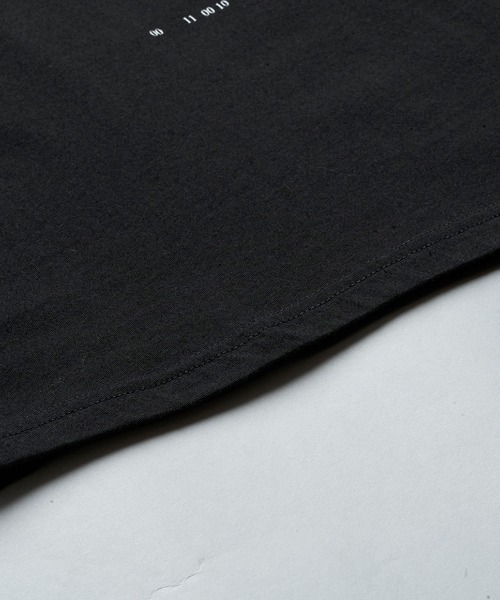 NO ID.(ノーアイディ)の「mt10529- Binary numberプリントT Tシャツ(858006-490T)(Tシャツ/カットソー・メンズ・ブラック/ホワイト・2/1)」の6枚目の写真