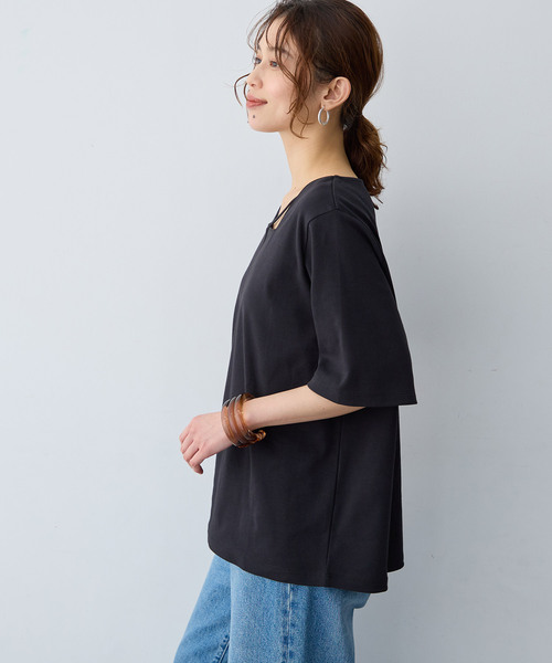 anyfee(エニフィー)の「【anyfee/大きいサイズ】着てサラ汗じみ防止クロスネックトップス/半袖Tシャツ《接触冷感・吸水速乾・UVカット》(Tシャツ/カットソー・レディース・オフホワイト/ピンク/ブラック/チャコール/ブルー/グリーン・LL/5L/3L/4L)」の8枚目の写真