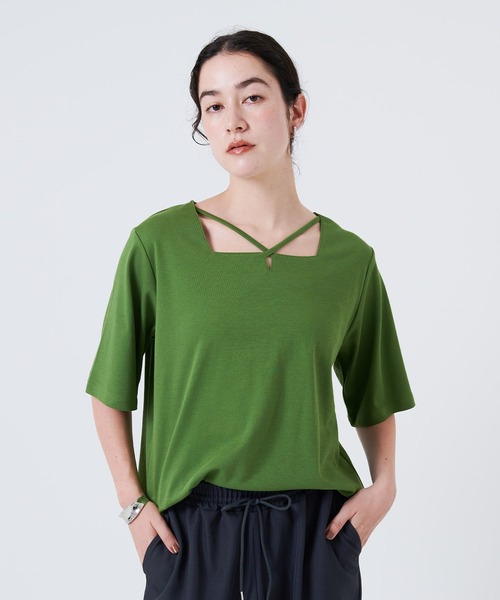 anyfee(エニフィー)の「【anyfee/大きいサイズ】着てサラ汗じみ防止クロスネックトップス/半袖Tシャツ《接触冷感・吸水速乾・UVカット》(Tシャツ/カットソー・レディース・オフホワイト/ピンク/ブラック/チャコール/ブルー/グリーン・LL/5L/3L/4L)」の5枚目の写真