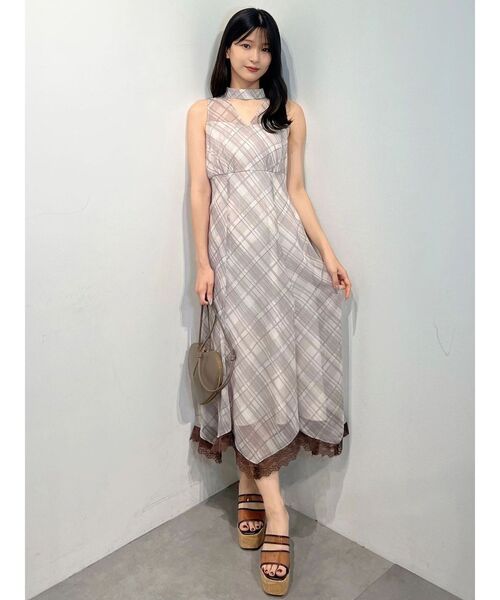 MERCURYDUO（マーキュリーデュオ）の「シアーチェックカッティングワンピース（ワンピース・レディース・チャコールグレー/ベージュ・FREE）」の21枚目の写真