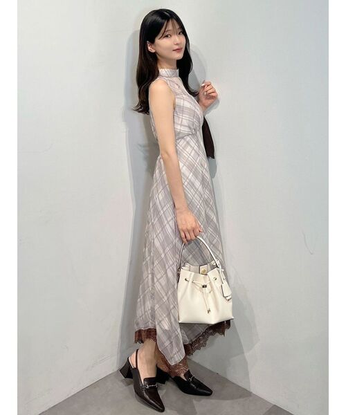 MERCURYDUO（マーキュリーデュオ）の「シアーチェックカッティングワンピース（ワンピース・レディース・チャコールグレー/ベージュ・FREE）」の20枚目の写真