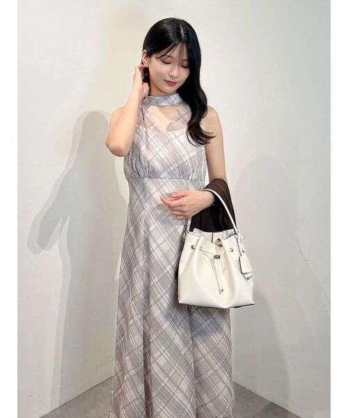 MERCURYDUO（マーキュリーデュオ）の「シアーチェックカッティングワンピース（ワンピース・レディース・チャコールグレー/ベージュ・FREE）」の19枚目の写真