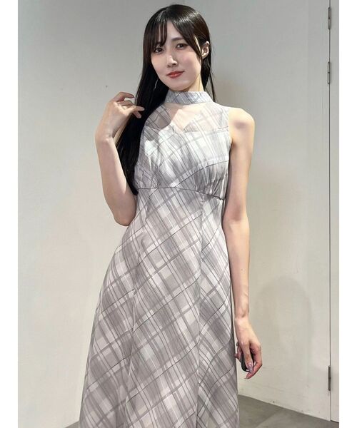 MERCURYDUO（マーキュリーデュオ）の「シアーチェックカッティングワンピース（ワンピース・レディース・チャコールグレー/ベージュ・FREE）」の11枚目の写真