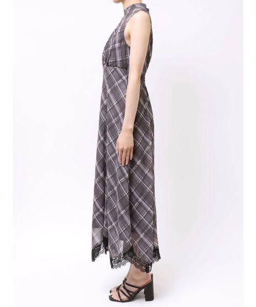 MERCURYDUO（マーキュリーデュオ）の「シアーチェックカッティングワンピース（ワンピース・レディース・チャコールグレー/ベージュ・FREE）」の9枚目の写真