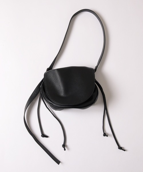 MUHET(ミュエータ)の「synthetic leather shoulder bag / シンセティックレザーショルダーバッグ(ショルダーバッグ・レディース・イエロー/ブラック・FREE)」の3枚目の写真