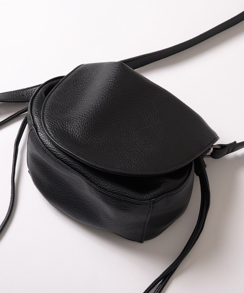 MUHET(ミュエータ)の「synthetic leather shoulder bag / シンセティックレザーショルダーバッグ(ショルダーバッグ・レディース・イエロー/ブラック・FREE)」の5枚目の写真