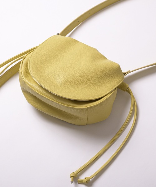 MUHET(ミュエータ)の「synthetic leather shoulder bag / シンセティックレザーショルダーバッグ(ショルダーバッグ・レディース・イエロー/ブラック・FREE)」の16枚目の写真