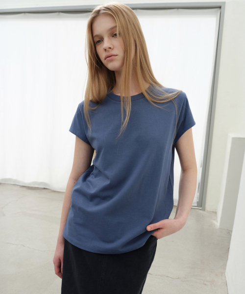 LEVAR(レバー)の「Boyfit Cap Sleeve T-shirt - Teal Blue(Tシャツ/カットソー・レディース・その他・FREE)」の1枚目の写真