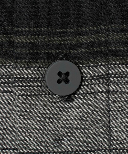 FOG ESSENTIALS（エフオージーエッセンシャルズ）の「＜FEAR OF GOD ESSENTIALS＞BUTTON UP シャツ（シャツ/ブラウス・メンズ・ブラック/ダークグレー・XS/M/S）」の8枚目の写真